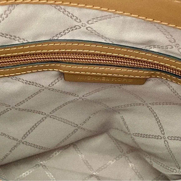 Michael Kors Voyager Tote in vanilla and acorn colors - Picture 13 of 15